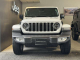 Jeep伝統の丸目のヘッドライトにセブンスロットグリル!一目でJeepだとわかります。