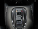 シフトはボタン操作となっており、直感的な操作性により、ドライバーの快適な運転を支援。P・N・Dは押す、Rは引くという人間の感覚にマッチした操作感です。