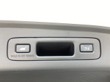 ハンズフリーアクセスパワーテールゲート(予約クローズ機能付き)予約ボタンを押していればスマートキーを持って車から離れると開閉ボタン操作をしなくてもテールーゲートドアが閉まります
