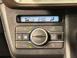 車内空調は&rdquo;AUTOエアコン&rdquo;にお任せ。運転に集中出来ますよ!