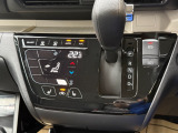 【フルオートエアコン】暑い季節に車内を冷やすだけでなく、除湿機能によりガラスのくもり防止にもなります!温度を設定すればあとはエアコンにお任せです