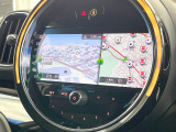 ●純正ナビ:一体感のあるナビは、高級感ある車内を演出してくれます。Bluetooth再生などオーディオ機能も充実しておりますので、運転もより楽しめます♪