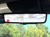 【デジタルインナーミラー】後席の大きな荷物や同乗者で後方が確認しづらい時でも安心!カメラが撮影した車両後方の映像をルームミラー内に表示。クリアな視界で状況の確認が可能です!