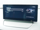こちらのお車には先進安全装備が多数搭載されています。衝突被害を回避あるいは軽減するためのブレーキや、後方死角からの接近警報、車線逸脱を防止する警報装置など、詳しくはスタッフまでお尋ねください。