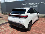 フロントだけでなく、バックソナーも付いてるので駐車時もバッチリ補助してくれます(*^^*)