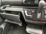 収納もバッチリ!小物が散乱しがちな車内もスッキリさせる事ができますね♪