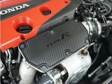 CIVIC TYPE Rの心臓部。【2.0L VTEC TURBO】高回転エンジンならではの胸のすく吹け上がりを実現している。