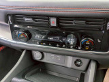 オートエアコンで温度を設定するだけで快適な車内環境を維持することができます!