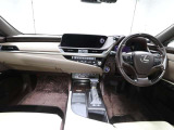 上質で落ち着いた印象のインパネ。視界も広々で運転しやすいです。