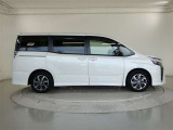 両側パワースライドドア付きだから、狭い駐車スペースなどでの 乗り降りラクラク!小さなお子さまのいるご家庭には嬉しい装備。