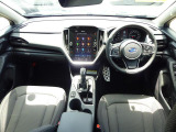 シンプルで機能的な運転席まわり。車お操作することを重視したインテリア。