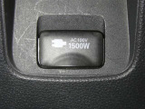 【電源コンセント】非常時やキャンプなどに役立つAC100V/1500Wコンセント付きです。