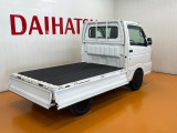 左右、リヤの三方が開閉。スムーズに積み込みができます。実際の車にはホイルキャップはついておりません。ご了承ください。。