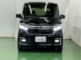 LEDヘッドライトを装備しています。LEDヘッドライトはとても明るく、雨の日や夜間走行も安全・安心です。オートライトコントロール付きで周囲の明るさに応じて自動で点灯・消灯します