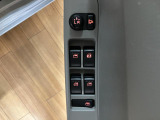 電動格納ドアミラーを装備しています★車内からドアミラーの折り畳みや鏡面の調節をすることが可能です★