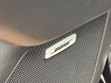 【BOSEサウンドシステム】メーカーオプションの高品位サウンドシステムを搭載。専用のチューニングが施された大小様々なスピーカーから良質なサウンドが奏でられ、臨場感あふれる音響空間を演出します。