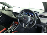 【運転席&助手席】シートは黒を基調にしたスタイリッシュなデザインです。クリーニング済みですので清潔感があり気持ち良く乗っていただけます♪