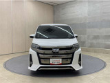 お車購入のポイントとなるフロントマスクです。上質で迫力あるデザインですね☆☆