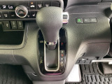 発進時から滑らかに加速する無段階変速のCVTはストップ&ゴーの多い街の中も快適です