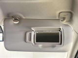 【運転席サンバイザー】鏡が付いているのでメイク直しなどにも便利★