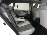 ゆとりある広々とした車内空間は、ドライブを始め買い物やレジャーなど、幅広く活躍します。一人でもみんなとでもお出かけを楽しみましょう!