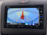 【バックカメラ】運転が苦手な方も車庫入れラクラクです!ギアをリバースに入れれば自動的にモニターが切り換わりますので、面倒な操作は不要です。狭い駐車場もお車を傷つけず安心です!