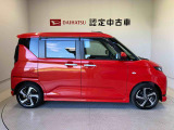 車両右側面からの写真になります。車をご覧になりたい時はお気軽に最寄りの店舗へご相談下さい。