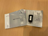 インテリジェントキーを装備しています。バックや服のポケットに入れたまま、ドアの開錠・施錠、エンジン始動が行えて便利ですよ◎