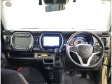 オシャレなインテリアで運転する気分も盛り上がりますよね^^