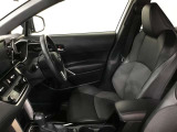 高いホールド性で運転姿勢が安定します。長距離ドライブでも疲れにくいのが魅力です。快適なドライビングライフをお送りください♪