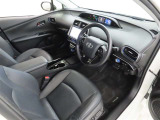シンプルで使いやすいデザインの運転席です。