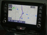 【8インチ純正ナビ】純正ナビを装備。タッチパネル式で使いやすく、詳細地図により目的地をピンポイントで設定できます。初めての道でも迷いにくく、ロングドライブも快適ですよ♪