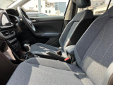 (運転席助手席)安全装備をオプションで追加するのは日本的発想。フォルクスワーゲン車はサイドエアバッグを全車標準で装備しております。
