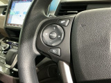 ステアリングにオーディオ操作スイッチが付いています。オーディオ画面に直接タッチしなくても操作が出来ますので、運転に集中できます。