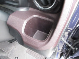 運転席と助手席にはドリンクホルダーがあります。取りやすい位置にありますからドライブも楽しくなりますね!