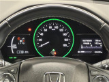 【メーターまわり】ドライバーから見やすい位置にあって安全運転に寄与します。マルチインフォメーションディスプレイでは、クルマに関する情報の確認はもちろん、各種安全機能・装備のON/OFFも設定可能。