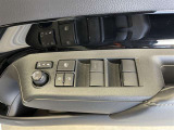 パワーウィンドウスイッチで運転席から全席の窓の開閉ができます♪