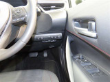 電動格納式ミラーです。ボタン一つで開閉できるのですれ違い時や駐車時に便利です!