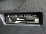 ナビ連動タイプのETC車載機です。ナビゲーションと連動してくれますのでカード未挿入を知らせてくれるなど便利な機能が追加されています。