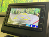 【バックカメラ】駐車時に後方がリアルタイム映像で確認できます。大型商業施設や立体駐車場での駐車時や、夜間のバック時に大活躍!運転スキルに関わらず、今や必須となった装備のひとつです!