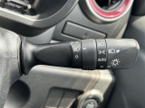 【オートライト(AUTO)】外の明るさをシステムが感知して、自動でヘッドライトが点灯します。ヘッドライトをつけ忘れを防ぐ便利機能です。