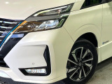 【LEDヘッドライト】悪天候や夜間走行時も良好な視界を確保し安心して運転できる高輝度LEDヘッドライトを装備!点灯速度が早く、消費電力も抑えられています。