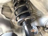皆さまに安心してお乗りいただきたいから、当店では法定点検整備を無料で実施。(※登録済未使用車など一部対象外がございます。)