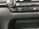 運転席、助手席シートヒーター付きで寒い朝もあったかです。
