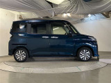 運転席側も電動スライドドアになってます。ショッピングなどでのお買い物時手がふさがっていてもドアに軽く触れるかリモコンで開閉できるので便利です!