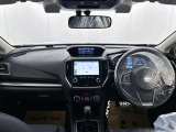 落ち着いたカラーの内装で、ゆったりと運転したい方に。