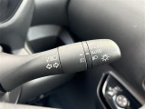 【オートライト(AUTO)】外の明るさをシステムが感知して、自動でヘッドライトが点灯します。ヘッドライトをつけ忘れを防ぐ便利機能です。