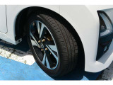 タイヤサイズは165/55R15です。