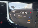 ◆エアコン◆温度の設定をしてAUTOボタンを押すだけ簡単。車内を快適な温度に保ってくれます
