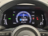 【メーターまわり】ドライバーから見やすい位置にあって安全運転に寄与します。マルチインフォメーションディスプレイでは、クルマに関する情報の確認はもちろん、各種安全機能・装備のON/OFFも設定可能。